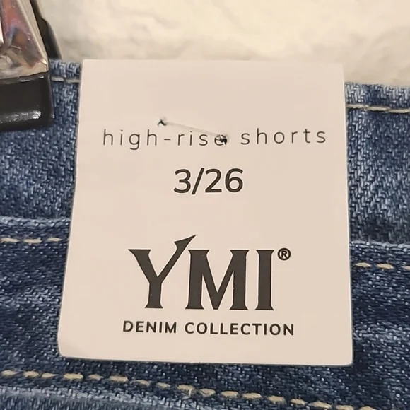 *NWT* YMI High-Rise Pleated Denim Shorts, size 3/26 - Picture 4 of 6